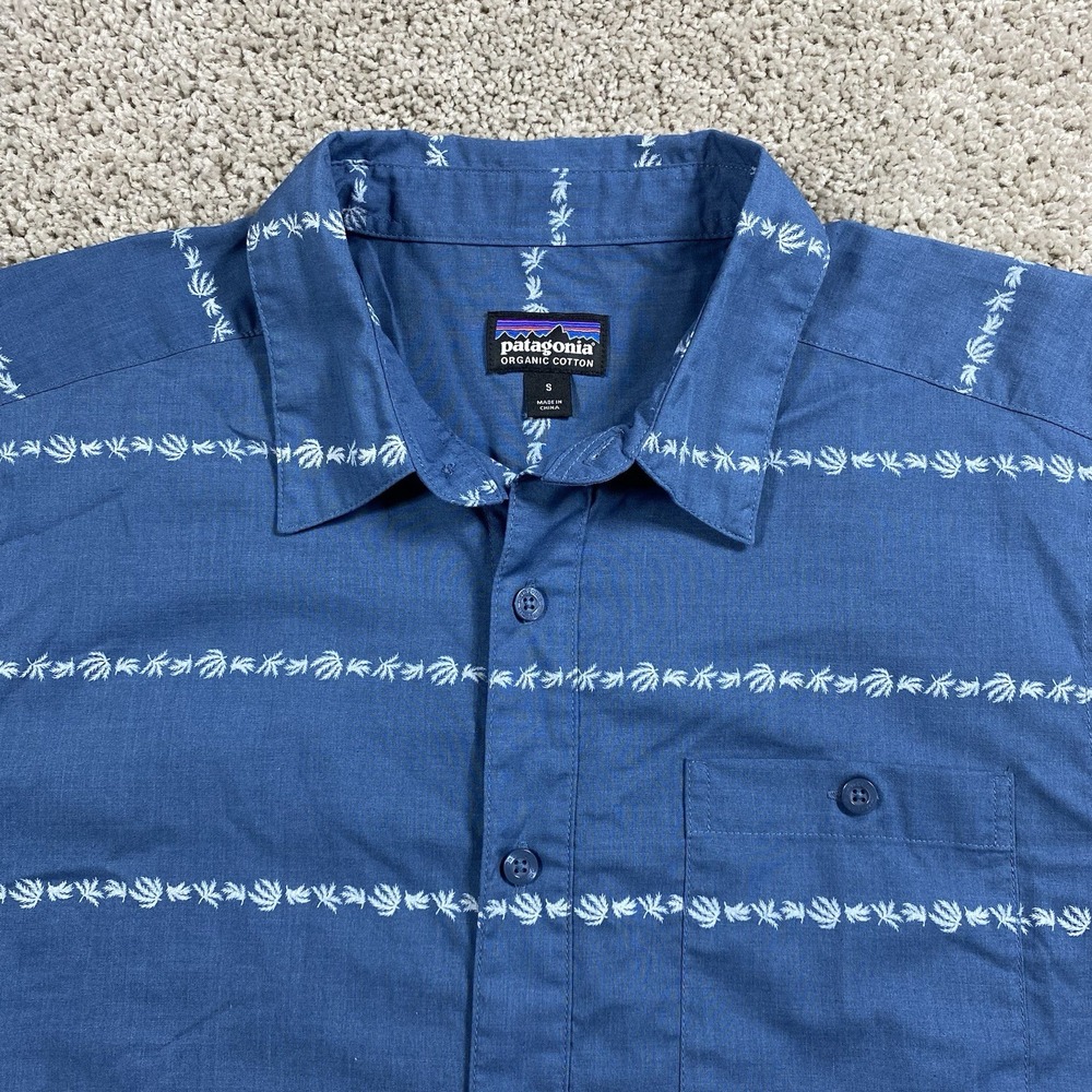 Patagonia Mens Small Blue Organic Cotton Palm Leaf Stripe Short Sleeve Shirt